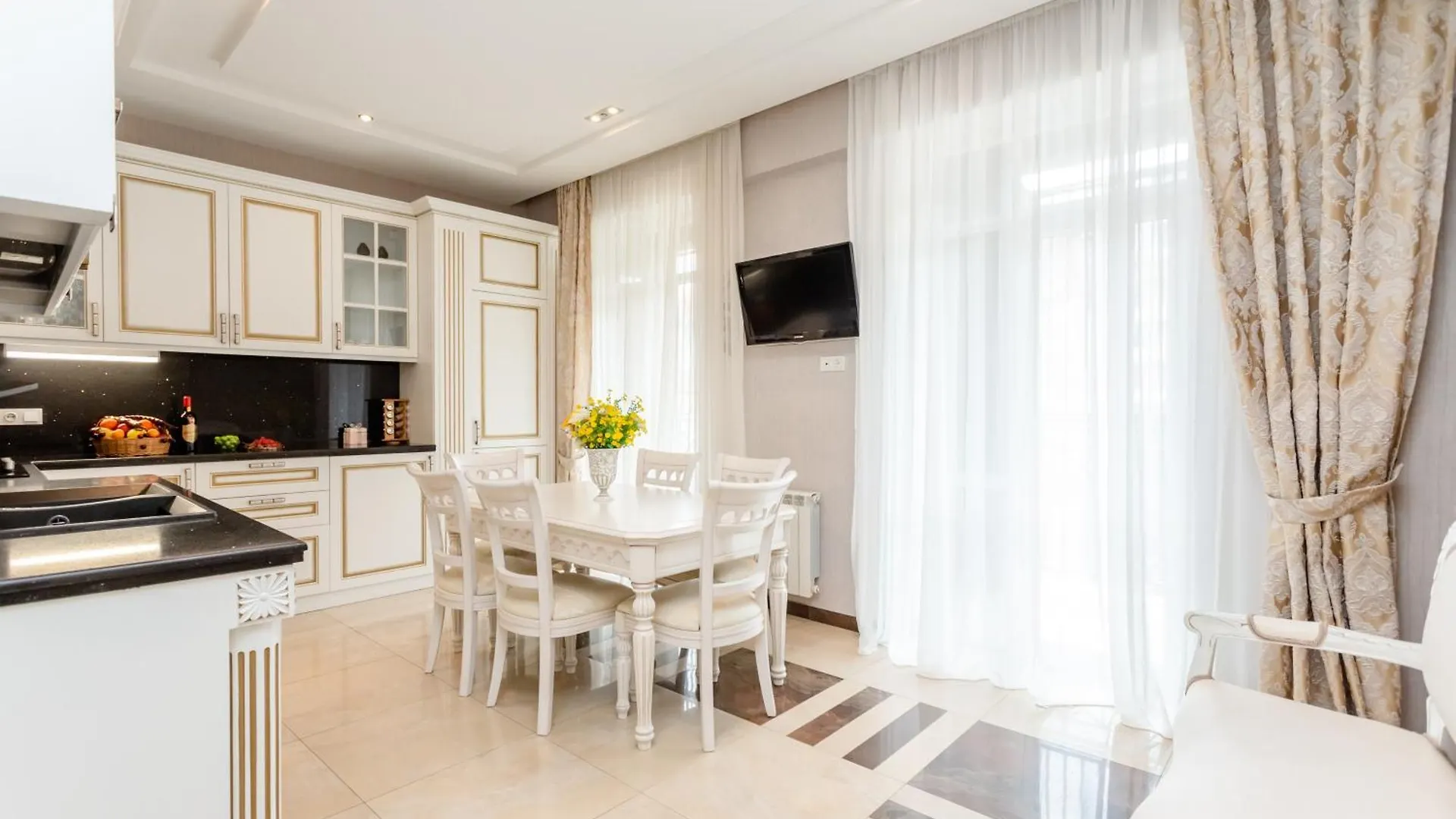 3Bd-2Bth Apartment In Tbilisi City Center 格鲁吉亚