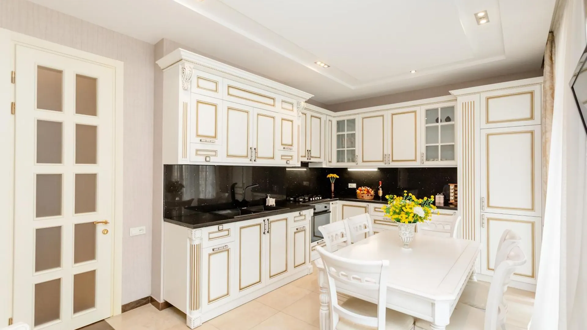 3Bd-2Bth Apartment In Tbilisi City Center